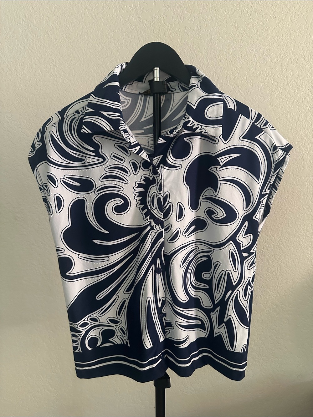 Park & Main Navy and White Abstract Print Cap-Sleeve Blouse Size Medium